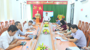 Đ/c Trần Thế Vinh - Bí thư Đảng ủy, Chủ tịch HĐND xã chủ trì hội nghị