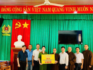 TRAO TẶNG KINH PHÍ THỰC HIỆN CHƯƠNG TRÌNH PHÒNG, CHỐNG MA TÚY