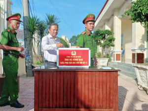 CÔNG AN XÃ AN VIỄN TỔ CHỨC LỄ CHÀO CỜ ĐẦU THÁNG 10