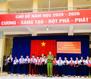Tuyên truyền pháp luật về an toàn giao thông, phòng chống tội phạm và ma túy tại Trường THCS Nguyễn Bá Ngọc