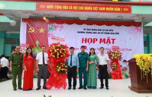 Các đoàn lãnh đạo Đảng ủy- HĐND- UBND- UBMTTQ đến chúc mừng ngày Nhà giáo Việt Nam 20/11 tại các trường học trên địa bàn xã Cũng trong sáng 20/11, các Đoàn lãnh đạo của Đảng ủy – HĐND – UBND – UBMTTQ Việt Nam xã An Viễn đã đến thăm, chúc mừng và tặng