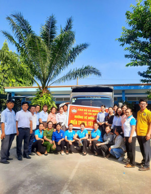 CHUYẾN XE HƯỚNG VỀ MIỀN TRUNG THÂN YÊU