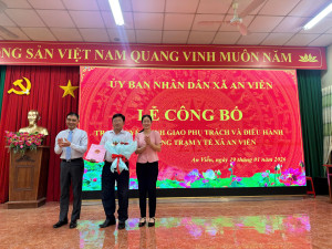 Lễ công bố và giao phụ trách điều hành Trạm y tế xã