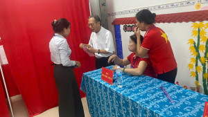 Cử tri các tôn giáo phấn khởi đi bỏ phiếu