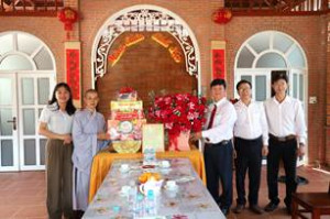 Xã An Viễn tổ chức các đoàn thăm và chúc mừng các cơ sở Phật giáo