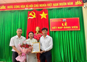 Chi bộ Phòng Văn hóa -Xã hội kết nạp đảng viên mới