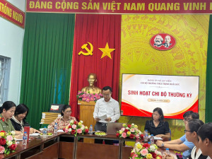 Tổ công tác của Đảng uỷ xã An Viễn tham dự sinh hoạt Chi bộ thường kỳ tại Chi bộ Trường THCS Trịnh Hoài Đức