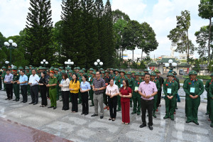 Tân binh phường Bảo Vinh viếng Nghĩa trang liệt sĩ, Đền thờ liệt sĩ trước ngày lên đường nhập ngũ