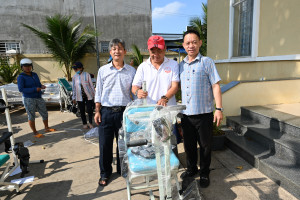 Phường Bảo Vinh: 131 người khuyết tật được trao tặng thiết bị, dụng cụ trợ giúp