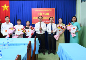 Phường Bảo Vinh tổ chức Hội nghị tiếp nhận và bố trí công tác đối với công chức