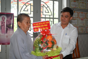 Ủy ban Mặt trận Tổ quốc phường Bảo Vinh  thăm các cơ sở Phật giáo nhân Đại lễ Phật đản 2026