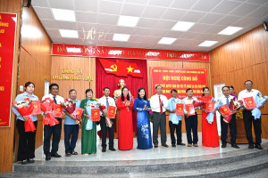 PHƯỜNG BẢO VINH TỔ CHỨC HỘI NGHỊ CÔNG BỐ NGHỊ QUYẾT, QUYẾT ĐỊNH SẮP XẾP, TỔ CHỨC LẠI CÁC KHU PHỐ