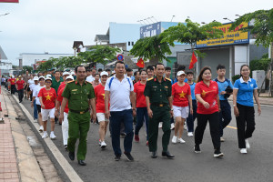 PHƯỜNG BẢO VINH HƯỞNG ỨNG CHƯƠNG TRÌNH ĐI BỘ “CÙNG VIỆT NAM...
