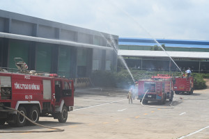 CÔNG AN THÀNH PHỐ DIỄN TẬP PHƯƠNG ÁN CHỮA CHÁY VÀ CỨU NẠN, CỨU HỘ TẠI CÔNG TY TNHH EVER YOUNG
