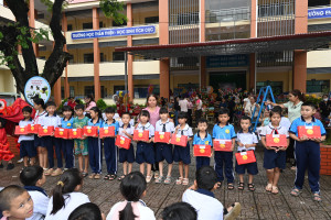 TRƯỜNG TIỂU HỌC NGUYỄN HUỆ TỔ CHỨC TẾT TRUNG THU CHO HỌC SINH TẠI 4 ĐIỂM TRƯỜNG