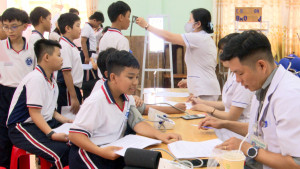TRƯỜNG THCS NGÔ QUYỀN PHỐI HỢP KHÁM SỨC KHỎE ĐỊNH KỲ  CHO HƠN 2.200 HỌC SINH
