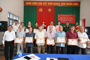 PHƯỜNG BẢO VINH: HỌP MẶT, CHÚC THỌ NGƯỜI CAO TUỔI KHU PHỐ 1