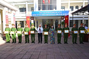 PHƯỜNG BẢO VINH KHEN THƯỞNG ĐỘT XUẤT CÔNG AN PHƯỜNG