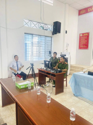 ĐẢNG ỦY XÃ BÀU HÀM - CẤP ĐỔI THẺ ĐẢNG VIÊN