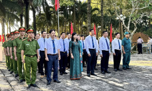 Bàu Hàm - Viếng U1 nhân dịp Đại hội Đảng bộ xã lần thứ nhất