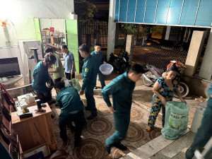 BAN CHỈ HUY QUÂN SỰ XÃ BÀU HÀM KỊP THỜI TRIỂN KHAI LỰC LƯỢNG HỖ TRỢ NHÂN DÂN KHẮC PHỤC HẬU QUẢ THIÊN TAI
