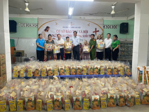 HỘI NÔNG DÂN VÀ HỘI LIÊN HIỆP PHỤ NỮ XÃ BÀU HÀM TỔ CHỨC THĂM, TẶNG QUÀ TẠI VIỆN DƯỠNG LÃO SUỐI TIÊN