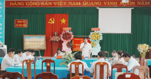 Thường trực Đảng ủy xã Bàu Hàm giao ban với Bí thư chi bộ 05 ấp trên địa bàn xã sau sáp nhập