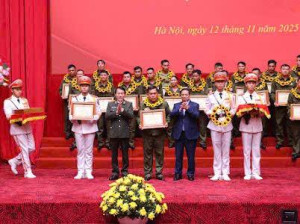 Tổ An ninh trật tự Khu phố Bửu Hoà 3 vinh dự nhận Bằng khen của Bộ trưởng Bộ Công an