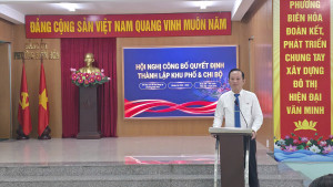 Đồng chí Nguyễn Minh Bình - Bí thư Đảng ủy phường phát biểu tại hội nghị