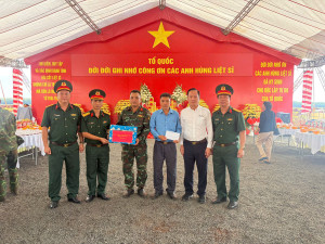 PHƯỜNG BIÊN HÒA: THĂM HỎI, ĐỘNG VIÊN CÁN BỘ, CHIẾN SĨ ĐỘI QUY TẬP HÀI CỐT LIỆT SĨ K72 (THUỘC BỘ CHỈ HUY QUÂN SỰ THÀNH PHỐ ĐỒNG NAI)