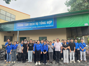 Đội hình "Mùa hè số" tập trung, triển khai nhiệm vụ trước khi ra quân hỗ trợ tiểu thương và người dân tại các khu chợ trên địa bàn phường Biên Hòa.