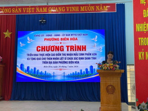 Bà Vương Thị Hảo - Trưởng phòng VHXH phường Biên Hòa thông qua kế hoạch triển khai chương trình thu nhận mẫu sinh phẩm ADN trên địa bàn phường