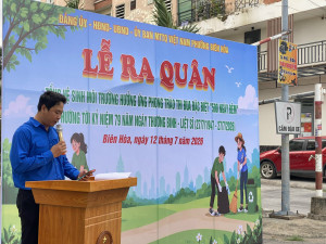 Đồng chí đại diện Ban Tổ chức thông qua chương trình, phát động Lễ ra quân hưởng ứng phong trào thi đua đặc biệt "500 ngày đêm".