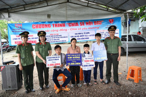 ẤM ÁP CHƯƠNG TRÌNH “CHIA SẺ NỖI ĐAU” – TRAO HƠN 160 TRIỆU...