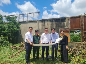 Bí thư Đảng ủy phường Biên Hòa khảo sát dự án nạo vét bờ...