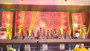 Giao lưu văn nghệ và tặng quà cho các hộ gia đình chính sách, khó khăn, trao học bổng cho học sinh