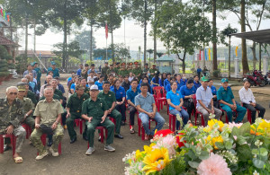 Phường Bình Lộc phát động ra quân làm vệ sinh môi trường, tôn tạo cảnh quan chào mừng Đại hội Đại biểu Đảng bộ các cấp