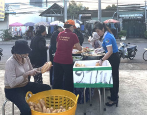 Bữa ăn sáng 0 đồng, chia sẽ tình đoàn kết yêu thương.