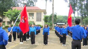 Đoàn Thanh niên phường Bình Lộc tổ chức Lễ chào cờ và học tập chuyên đề