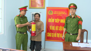 Tự Giác Giao Nộp Vũ Khí – Góp Phần Giữ Gìn Bình Yên trong nhân dân