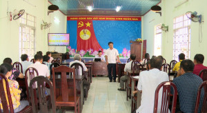 Chủ tịch UBND phường Bình Lộc dự sinh hoạt chi bộ khu phố 1