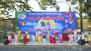 Mang Tết Trung thu ý nghĩa, trọn vẹn đến các em thiếu nhi có hoàn cảnh khó khăn, đồng bào dân tộc thiểu số