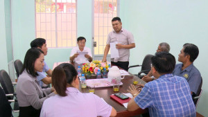 Bí thư Đảng ủy phường Bình Lộc tiếp, xử lý kiến nghị của công dân