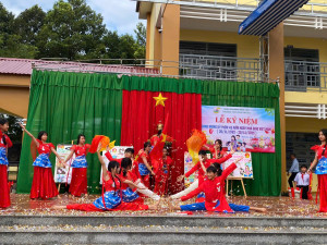TRƯỜNG THCS CHU VĂN AN TỔ CHỨC HỌP MẶT KỶ NIỆM 43 NĂM NGÀY NHÀ GIÁO VIỆT NAM (20/11/1982 – 20/11/2025)