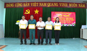 Phường Bình Lộc khen thưởng đột xuất tổ chức đảng, đảng viên