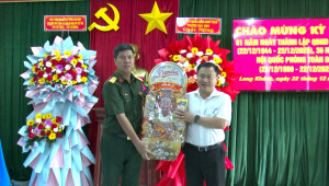 Lãnh đạo phường Bình Lộc chúc mừng các đơn vị Quân đội nhân kỷ niệm 81 năm ngày thành lập Quân đội nhân dân Việt Nam (22/12/1944 - 22/12/2025)