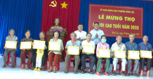 Phường Bình Lộc chúc thọ, mừng thọ người cao tuổi năm 2025