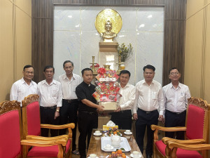 Giáo xứ Chính tòa thăm và chúc tết phường Bình Lộc