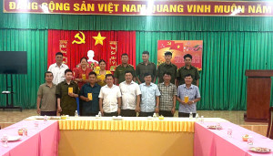 Bí thư Đảng ủy phường Bình Lộc Nguyễn Xuân Hà đã đến thăm, động viên các lực lượng làm nhiệm vụ trực Tết