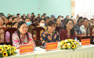 Phường Bình Lộc trao 140 phần quà cho hộ nghèo, hộ có hoàn cảnh khó khăn